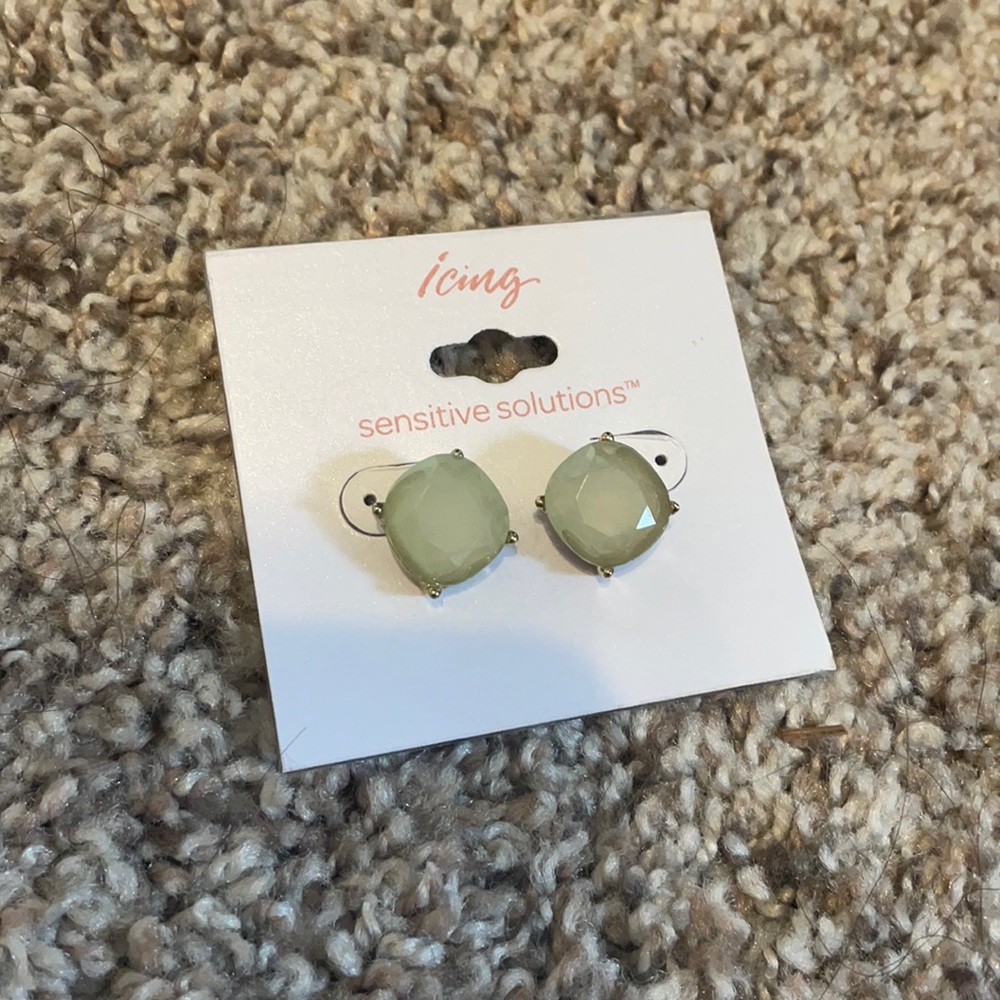 [Icing] Green Earrings NWT
